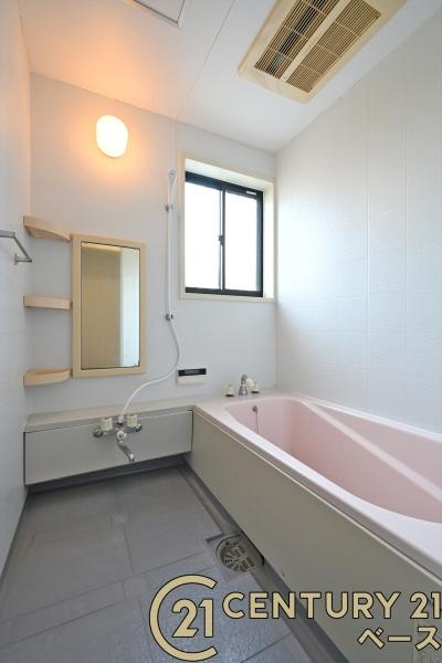 香芝市穴虫　一戸建の浴室|■現地撮影写真■ゆったりしたサイズの浴室！足を伸ばしての入浴は疲れも癒してくれます！