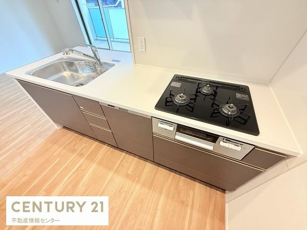 【キッチン】 | ハルモシティ　サウスレジデンス | カウンターキッチンで上部収納が無く開放感たっぷり！ディスポーザーという生ごみ処理機もキッチンにあるので、料理後の処理も、水を流しながらスイッチ入れるだけ楽々処理！