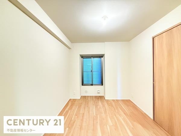 【子供部屋】 | ハルモシティ　サウスレジデンス | 主寝室のウォークインクローゼットからみた、お部屋のアングルです！