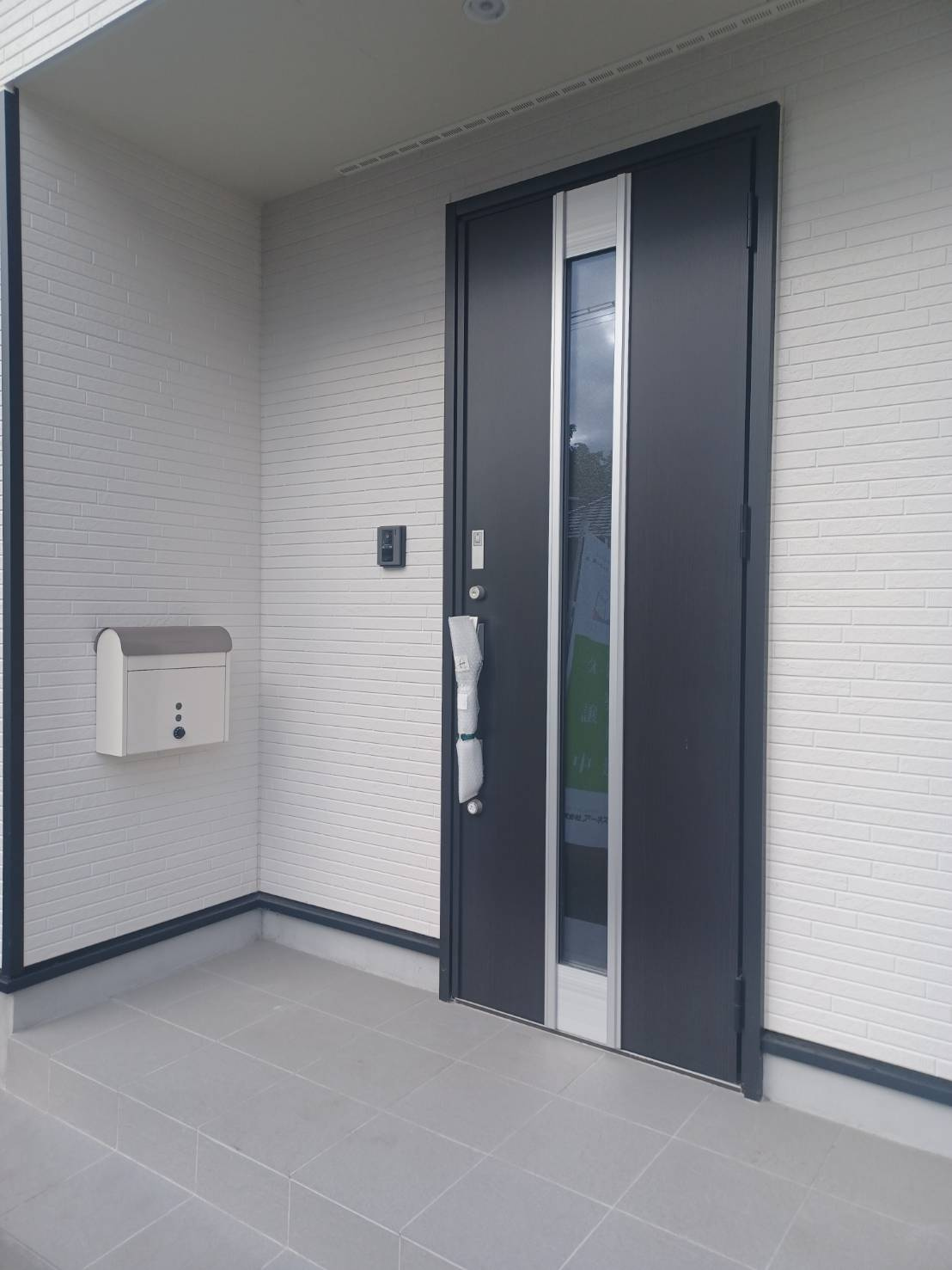 【新築戸建】仁井田町　全5棟の玄関