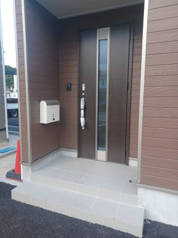 【新築戸建】仁井田町　全5棟の玄関