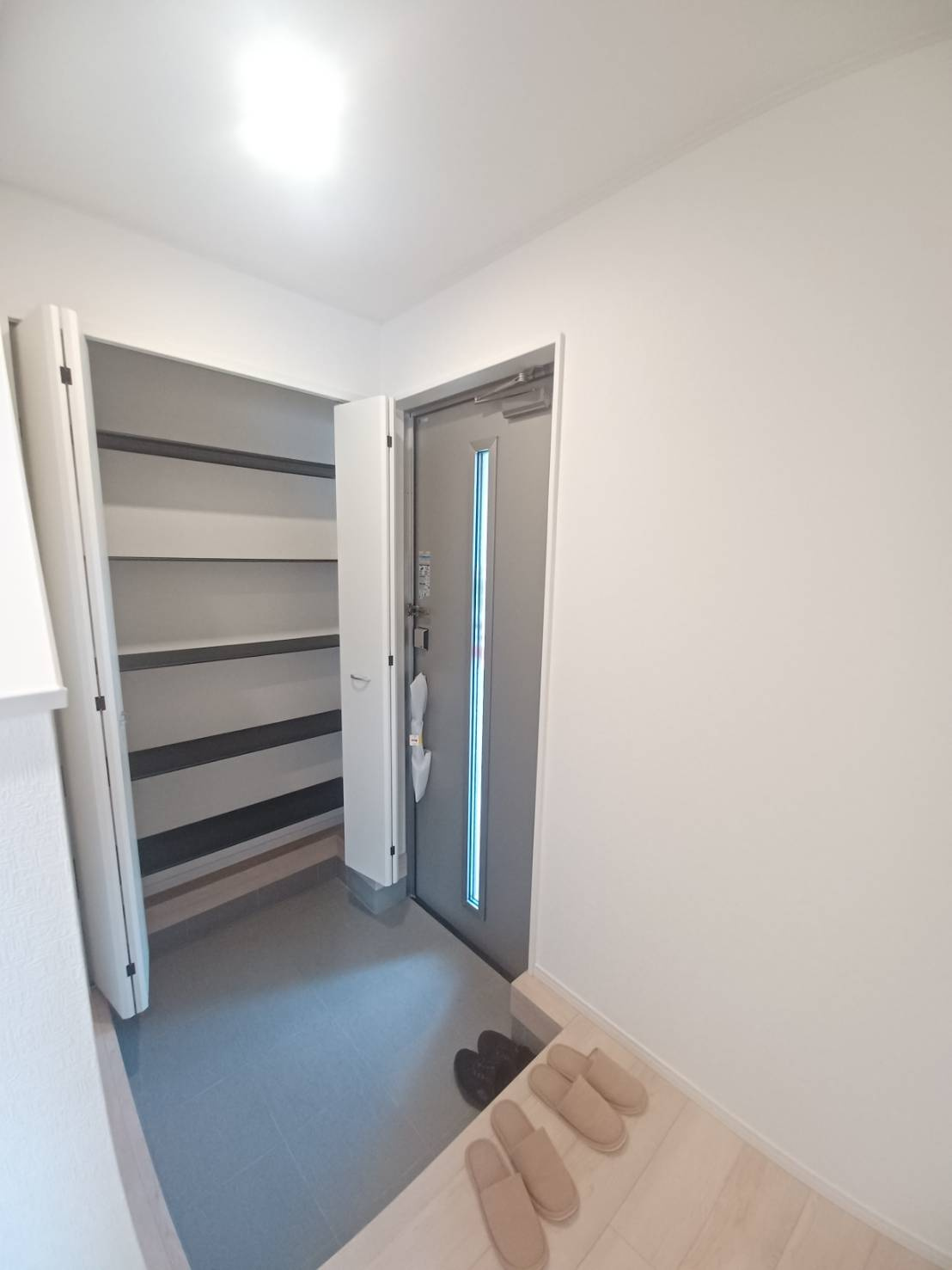 【新築戸建】泉玉露　全2棟の玄関