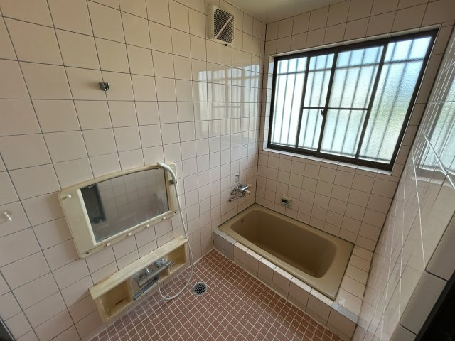 いわき市小名浜字燈籠原　中古戸建　の浴室