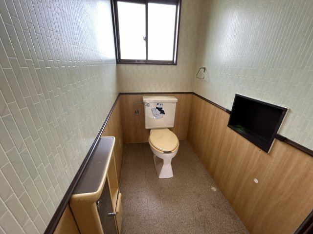 いわき市小名浜字燈籠原　中古戸建　のトイレ