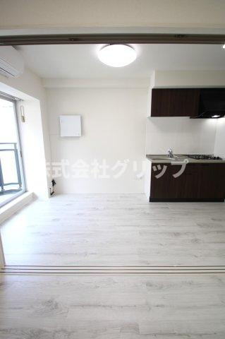 b'CASA横浜セントラルの居間・リビング