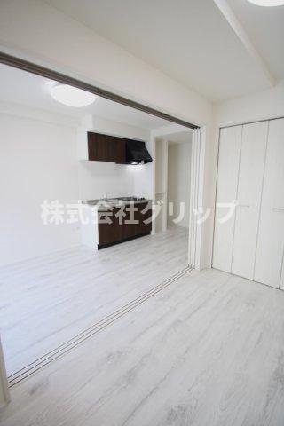 b'CASA横浜セントラルの居間・リビング