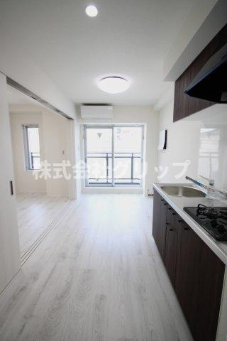 b'CASA横浜セントラルの居間・リビング