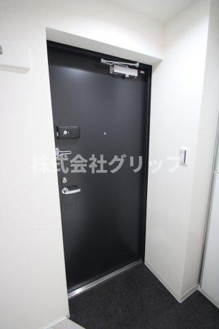 b'CASA横浜セントラルの玄関