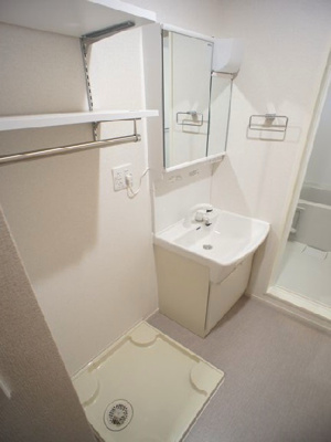 【洗面所】 | リュミエール | 洗髪洗面化粧台と洗濯機置き場があります♪