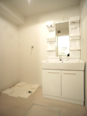 【洗面所】 | サンディーアＡ | 洗髪洗面化粧台と洗濯機置き場があります♪