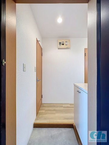 プロスペールS 201号室の玄関