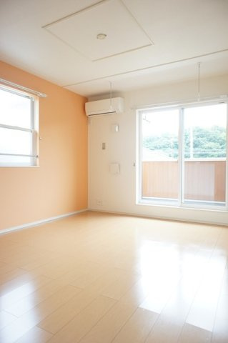 ブリーゼ・カーサＡの居間・リビング