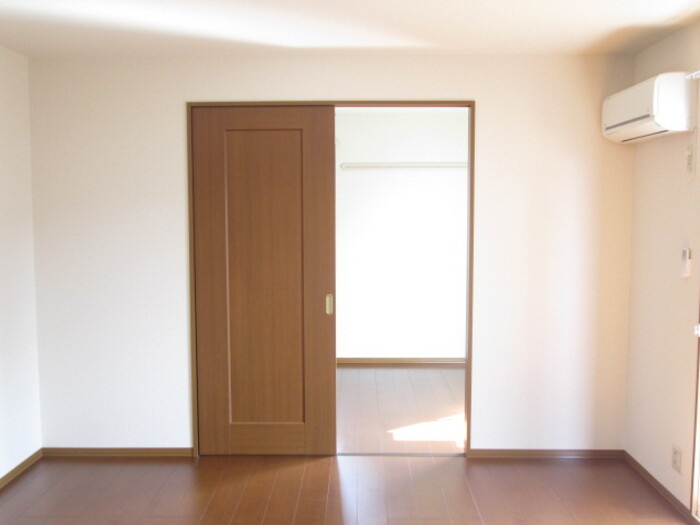 ファミール南山 Bの居間・リビング