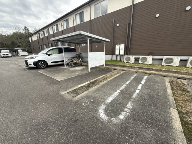 コンフォートテクノIIIの駐車場