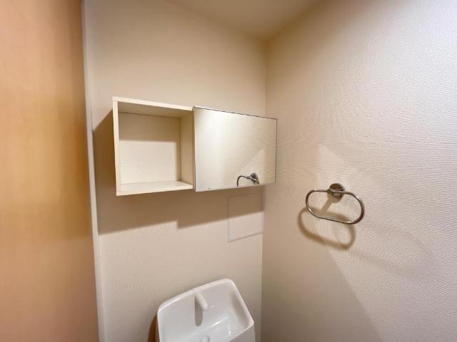 タイニーヴィラのトイレ|ミラーキャビネット（イメージ）