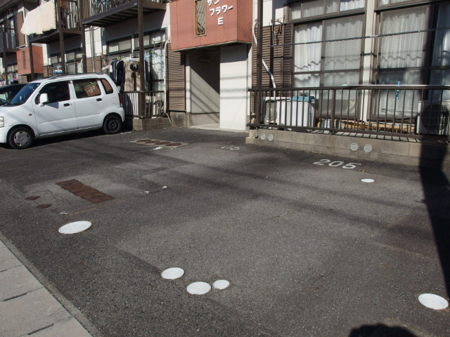 サンフラワーＥの駐車場