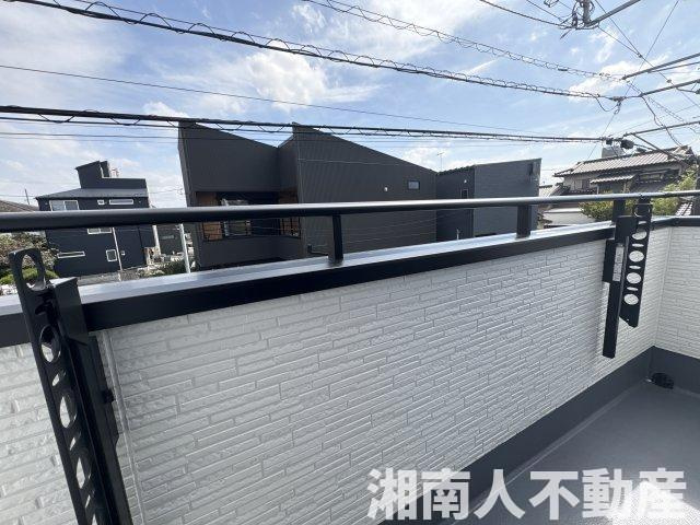 茅ヶ崎市柳島2丁目　新築戸建て　全１棟のバルコニー|お洗濯にも便利なバルコニー付き