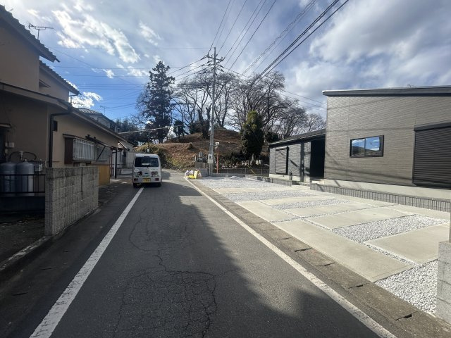 新築　高崎市八幡町4期　GRAFARE　１号棟の前面道路含む現地写真|現地写真　南側接道幅員約4.5ｍ　西側接道幅員約4.3ｍ