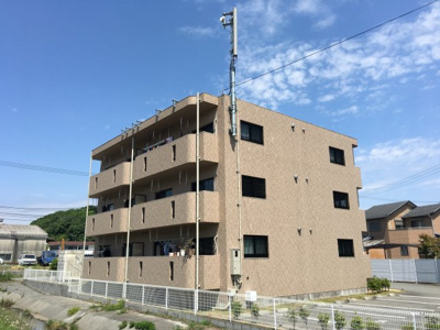 【外観】 | リバーサイドレジデンス | 鉄筋コンクリート造3階建
お部屋は2階です