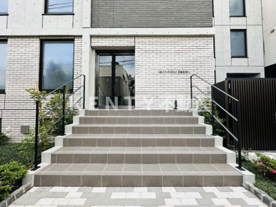 【エントランス】 | ＧＲＡＮ ＰＡＳＥＯ 目黒花房山 | 清潔なエントランスです
