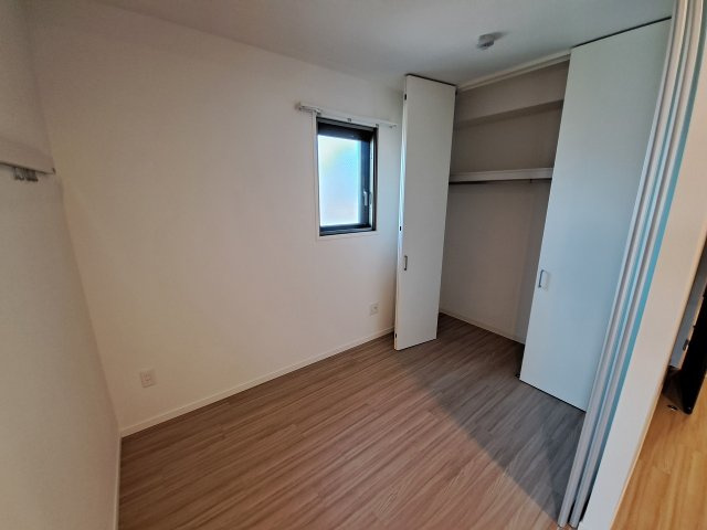 アイエフノヴァ水波町の洋室