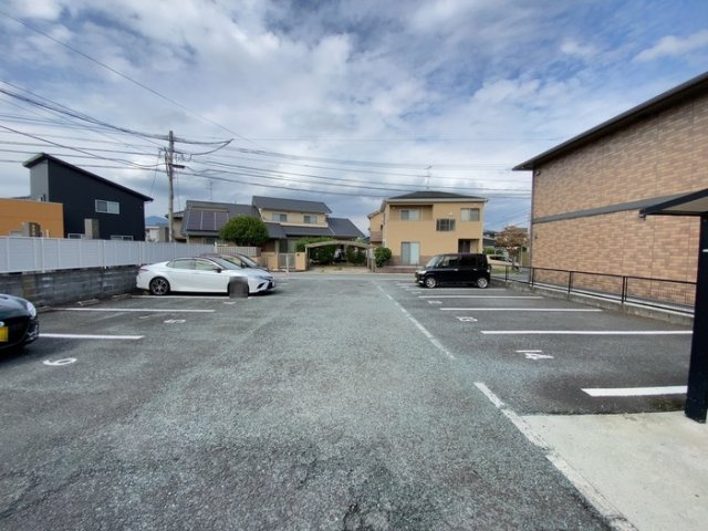 熊本市南区刈草３丁目のアパートの駐車場