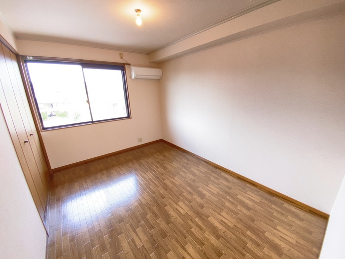 熊本市南区刈草３丁目のアパートの洋室