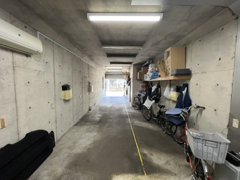 川崎市中原区上小田中6丁目　中古戸建の駐車場|1階はガレージになっています