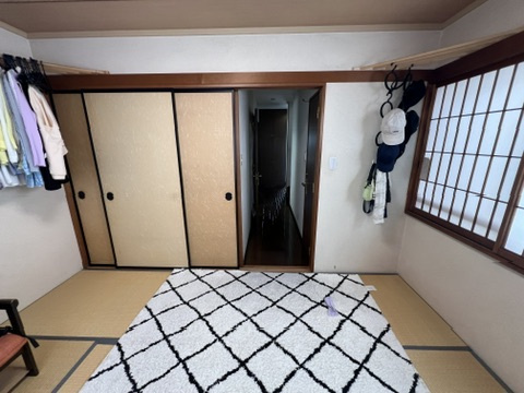 川崎市中原区上小田中6丁目　中古戸建の和室|柔らかい畳が心地よい和室、収納もあります