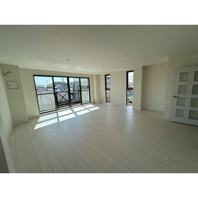 リブレス南浦和の居間・リビング|こちらのリビングで趣味の時間をお楽しみください