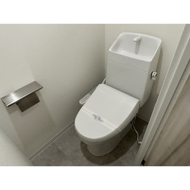 uハウスのトイレ|ゆったりとした空間のトイレです