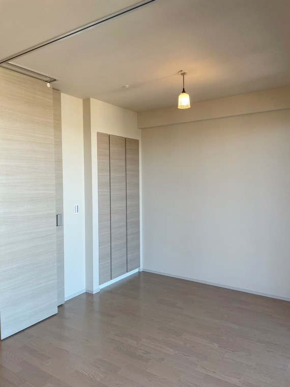 ＳＨＩＮＴＯ　ＣＩＴＹ　Ｇ棟の寝室|開放的な寝室です