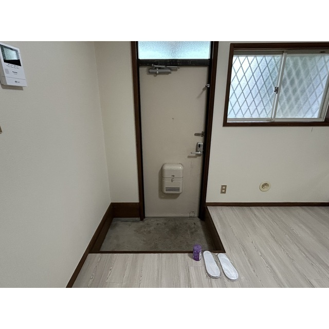 サンドリングハイムBの玄関|収納もある玄関です