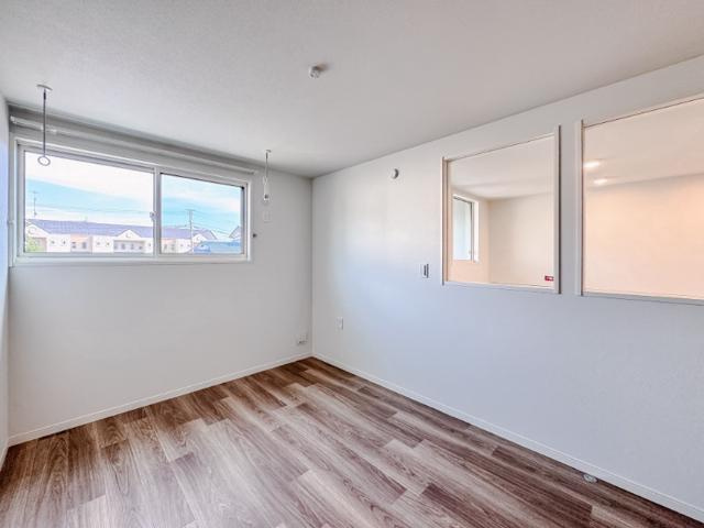 さいたま市中央区八王子２丁目のアパートの居間・リビング|こちらのリビングで趣味の時間をお楽しみください