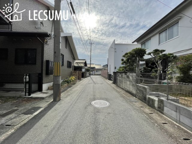 姫路市飾磨区英賀/中古戸建の前面道路含む現地写真