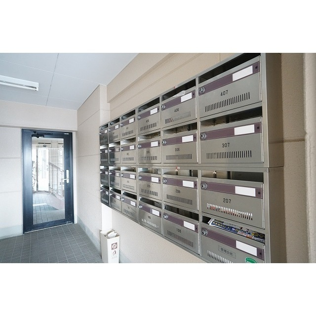 ドーチェスター大宮のエントランス|メールボックス