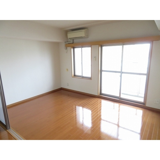 ロイヤルヒルズ浦和の居間・リビング|ゆったり過ごせるリビングです