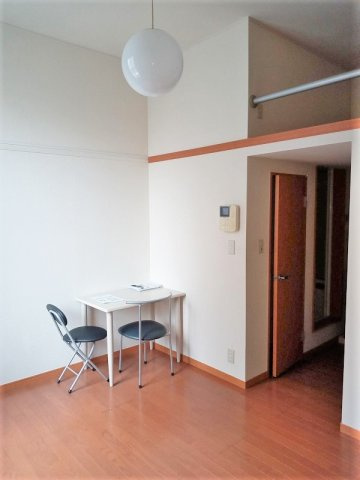 レオパレスフライトホフⅡの居間・リビング|おしゃれなリビングです