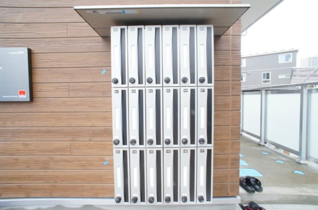 リブリ・アザリアのその他