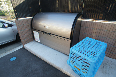 リブリ・アザリアのその他