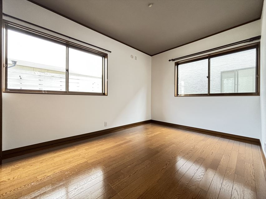 ロードライトの洋室|落ち着いた色調の洋室です