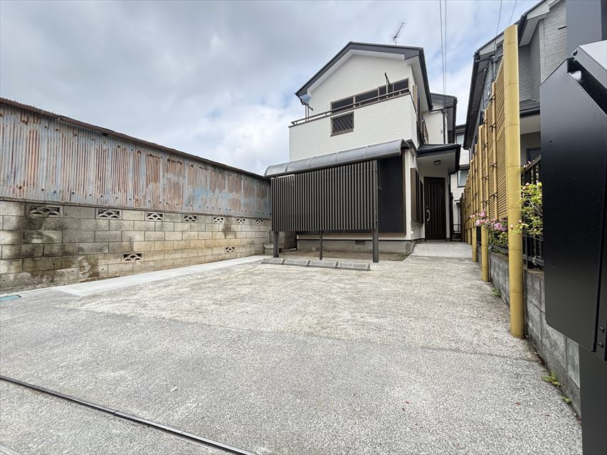 ロードライトの駐車場|駐車スペースもあります