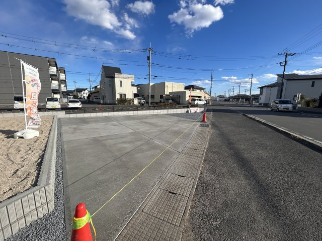 新築　高崎市下之城町1期　LIGNAGE　１号棟　の駐車場|現地写真　駐車スペースは並列2～3台分可能です！
