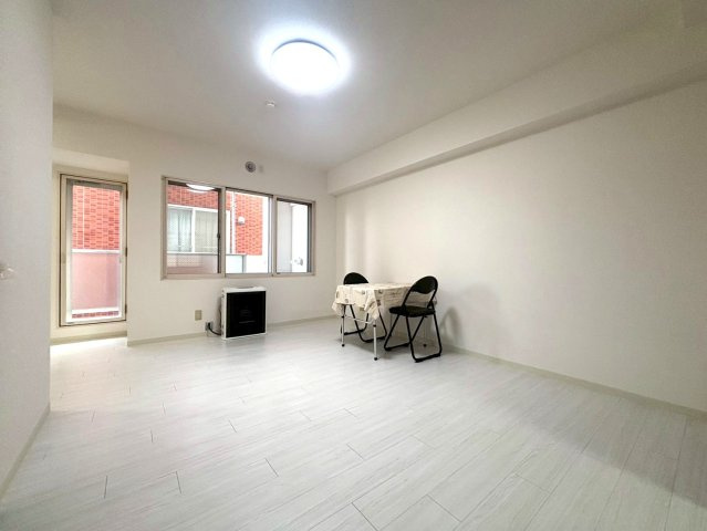 シアス本郷通りの居間・リビング|南東向きで陽当たり良好なリビング！