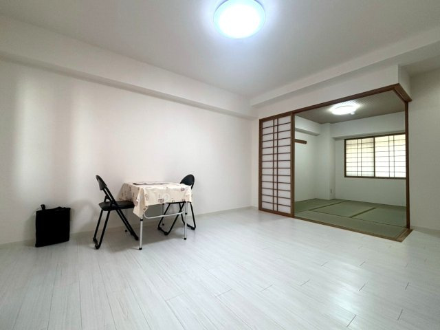 シアス本郷通りの居間・リビング|リビング別角度！キッチン・給湯は都市ガス、暖房は灯油です！