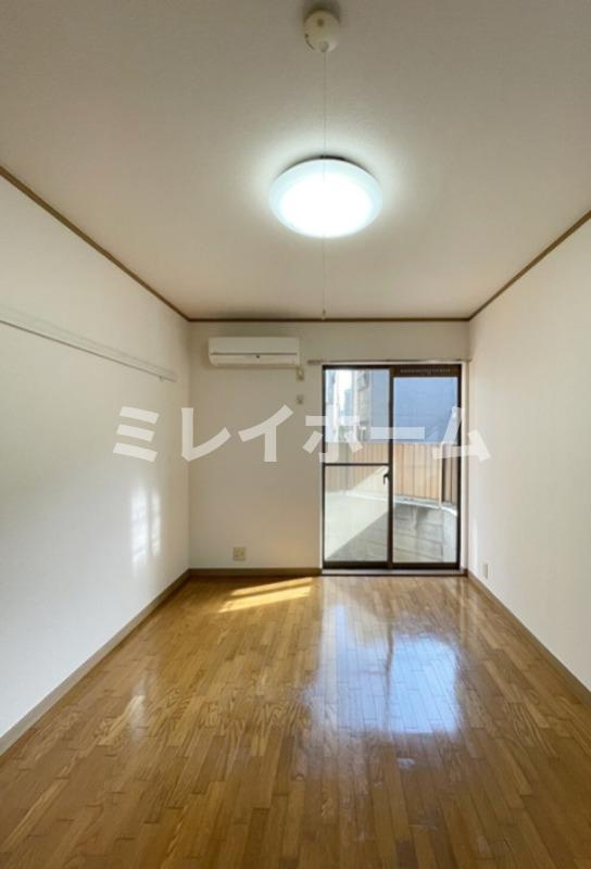 エフエヌハイツの居間・リビング