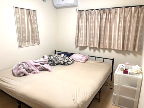 東松山市の築浅戸建！庭付き♪の洋室