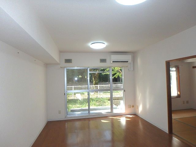 【居間・リビング】の画像