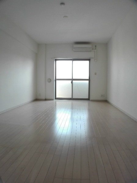 エスポワールＹＭ（ワイエム）の居間・リビング