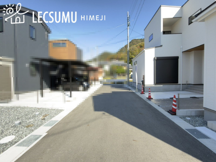 姫路市北原/新築戸建の前面道路含む現地写真